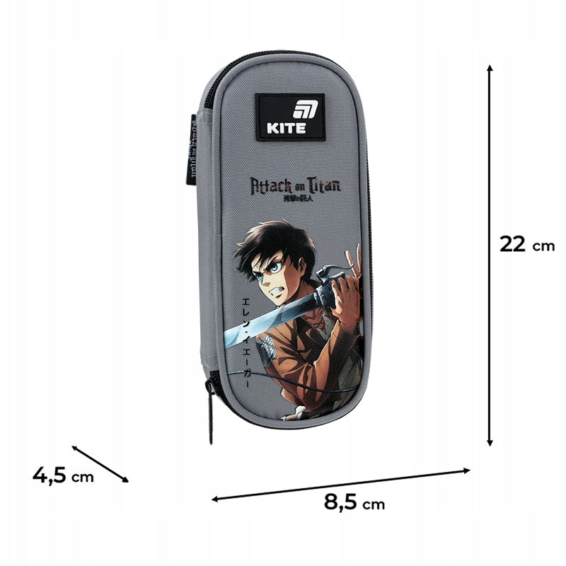 Grafika przedstawiająca wymiary i pakowność piórnika Attack on Titan.