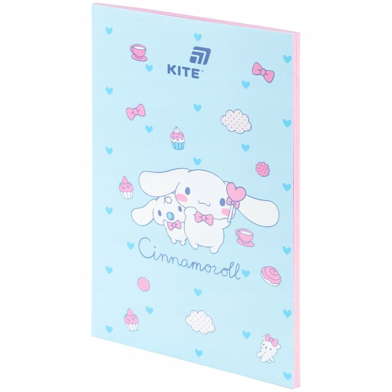 Notatnik A5 Kite Cinnamoroll z kolorowymi kartkami.