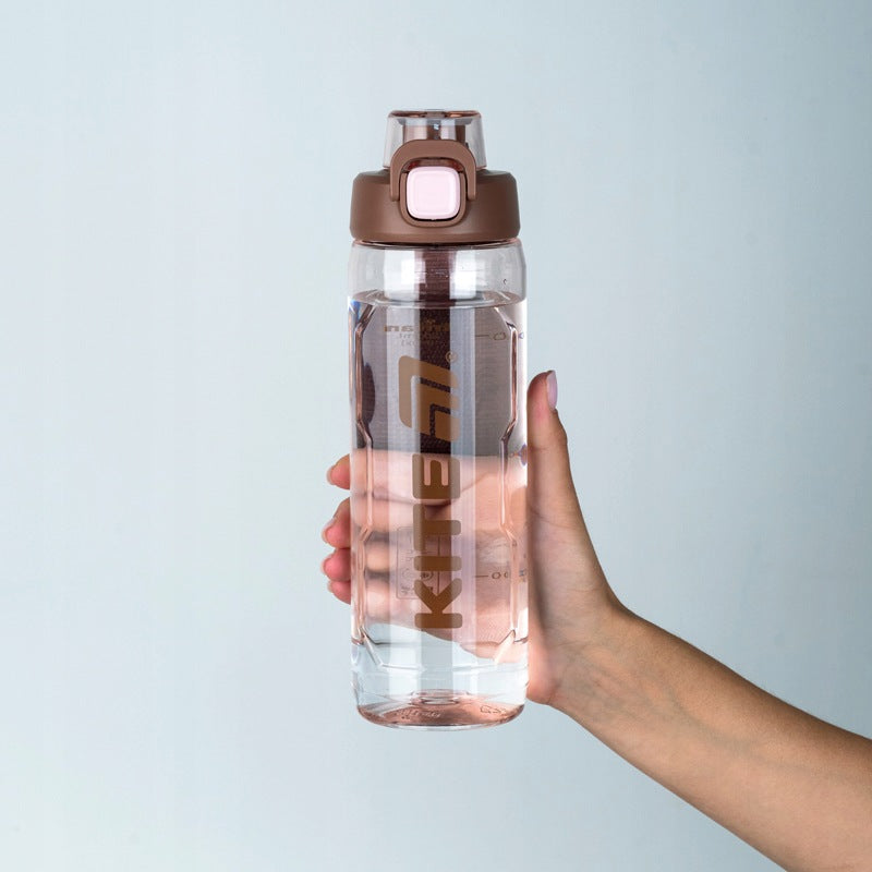 Ręka trzymająca butelkę tritanową Kite 800 ml