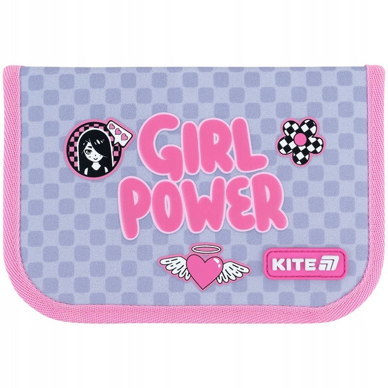 Front piórnika w czarno-białą kratkę z wypukłym napisem Girl Power.