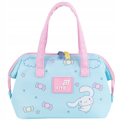 Widok od przodu na torbę termiczną z uroczą grafiką Cinnamoroll.