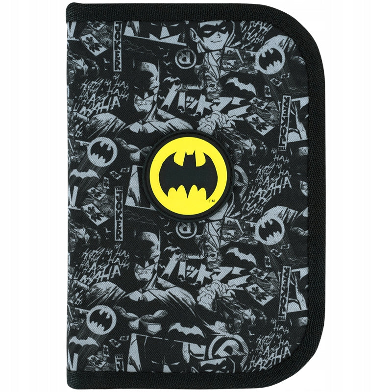 Frontowy panel z wypukłym nadrukiem 3D przedstawiającym symbol Batmana na mrocznym, teksturowanym tle.