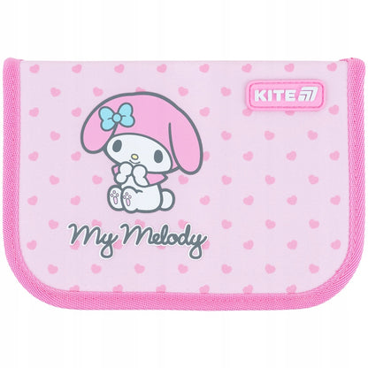 Front różowego piórnika z wypukłym nadrukiem 3D przedstawiającym My Melody.