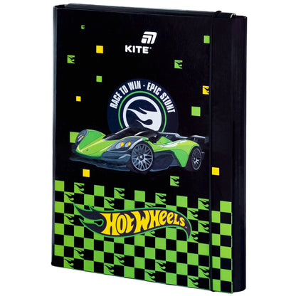 Kolorowy segregator na bloki z motywem Hot Wheels schowany wewnątrz komory plecaka.