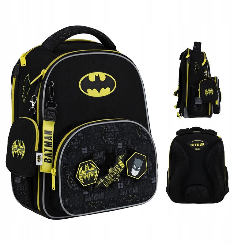 Ortopedyczny tornister Kite DC25-556M z licencją DC Batman, z elastycznymi kieszeniami bocznymi, portfelem na karabińczyku.