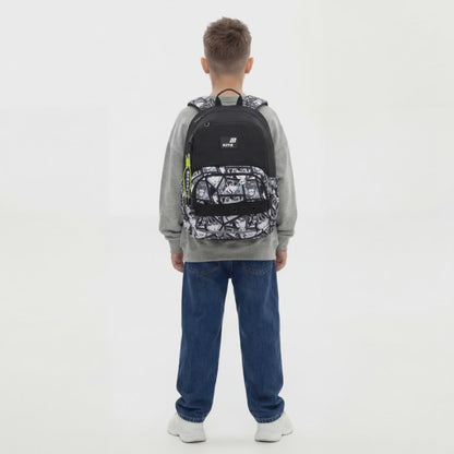 Ľahký batoh školský ortopedický pre chlapcov čierny s príveskom Kite Anime Boy
